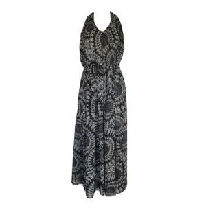 Queen's Family Women’s Size S Grey White Lined Sleeveless Long Maxi Dress